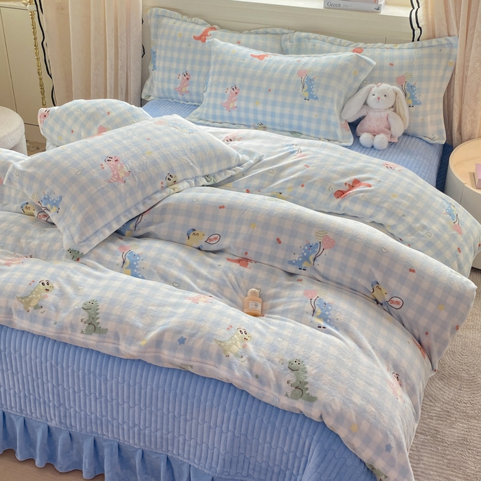 91家纺网 家纺一手货源 找家纺 富之航家纺 2025秋冬新款牛奶绒印花床盖四件套 欢乐恐龙