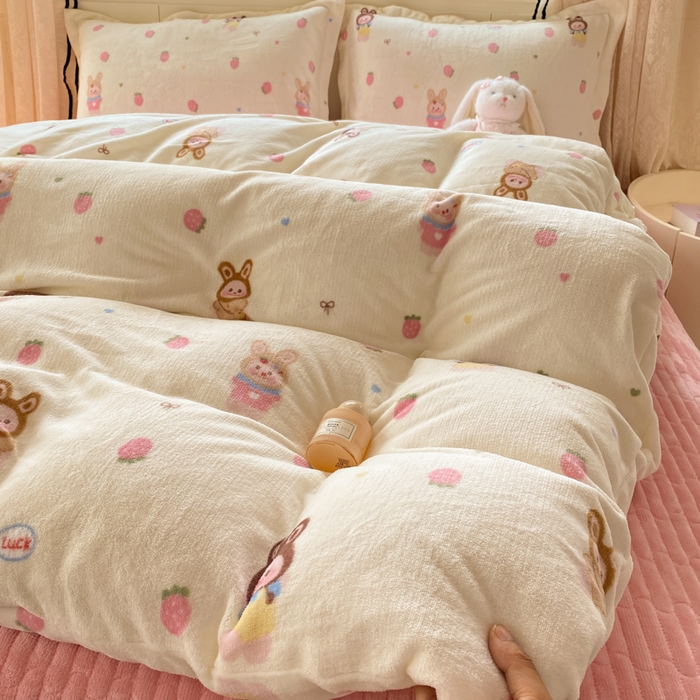 91家纺网 家纺一手货源 找家纺 富之航家纺 2025秋冬新款牛奶绒印花床盖四件套 织梦空间