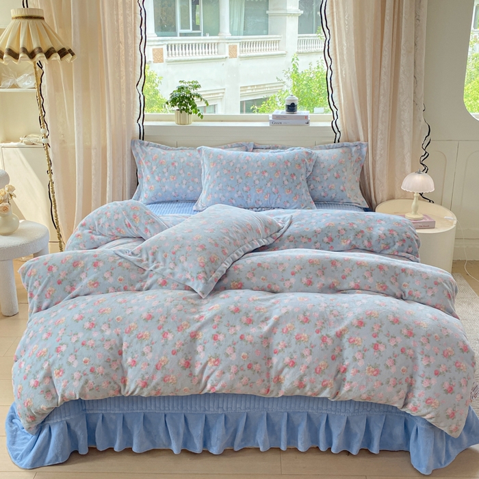 91家纺网 家纺一手货源 找家纺 富之航家纺 2025秋冬新款牛奶绒印花床盖四件套 花间梦