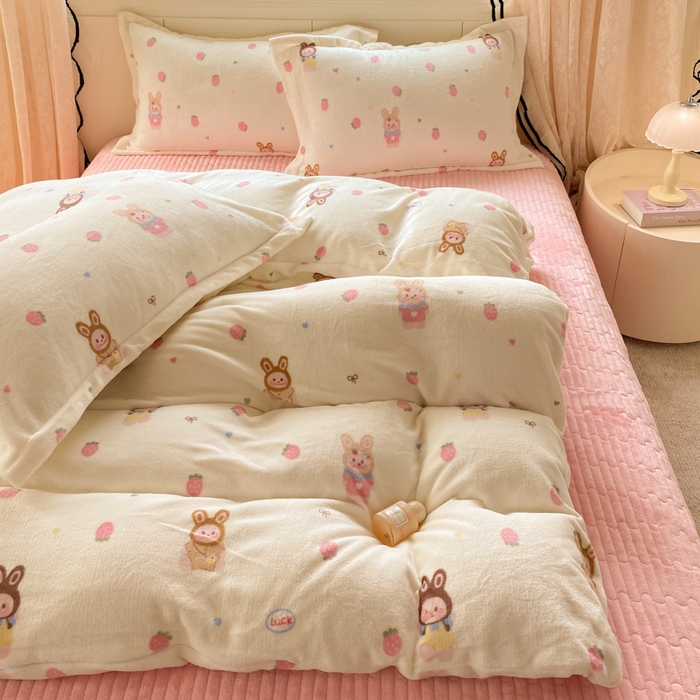 91家纺网 家纺一手货源 找家纺 富之航家纺 2025秋冬新款牛奶绒印花床盖四件套 织梦空间