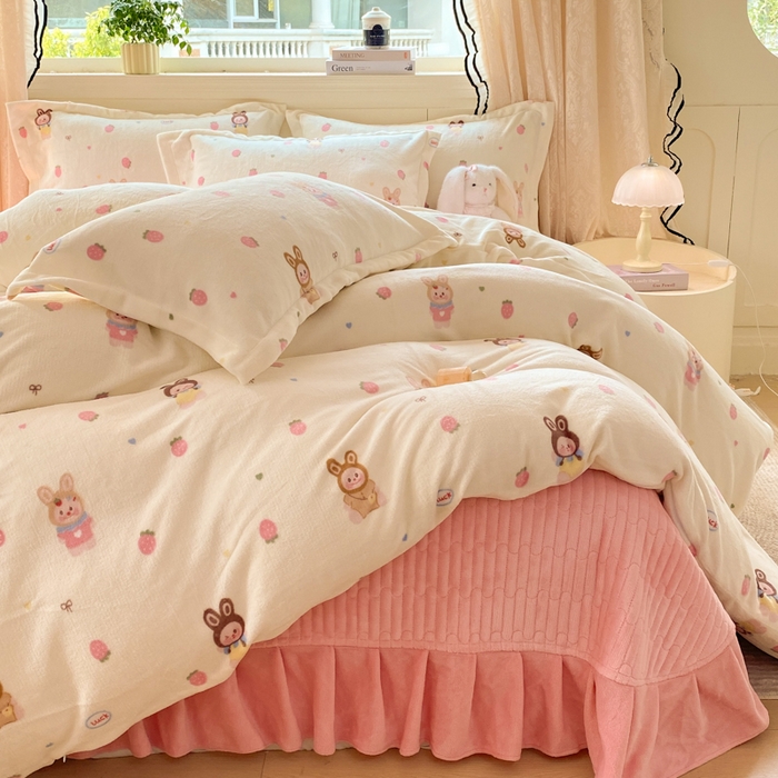 91家纺网 家纺一手货源 找家纺 富之航家纺 2025秋冬新款牛奶绒印花床盖四件套 织梦空间