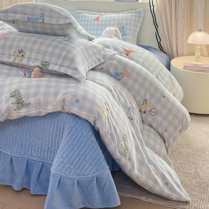 91家纺网 家纺一手货源 找家纺 富之航家纺 2025秋冬新款牛奶绒印花床盖四件套 欢乐恐龙