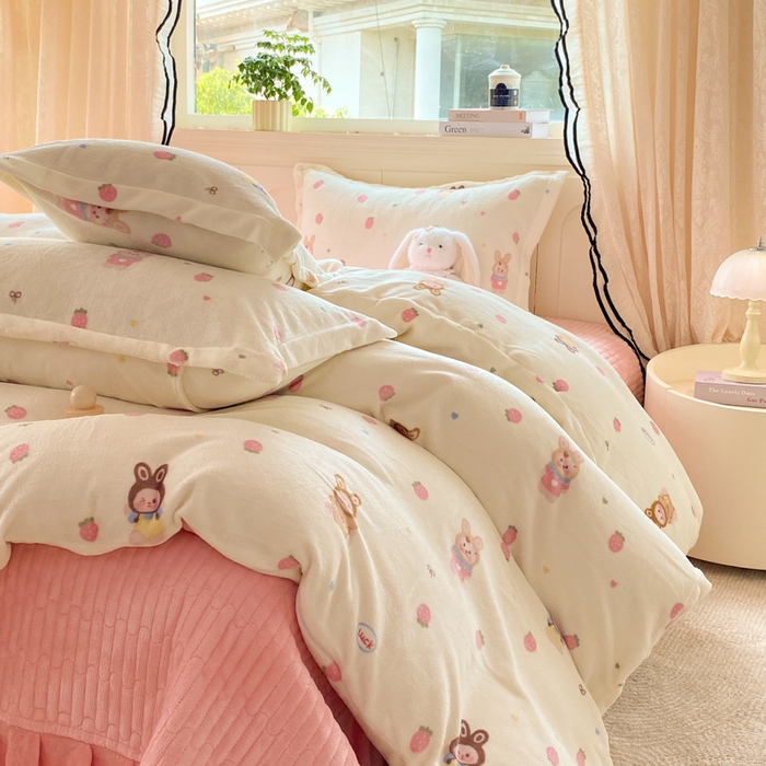 91家纺网 家纺一手货源 找家纺 富之航家纺 2025秋冬新款牛奶绒印花床盖四件套 织梦空间