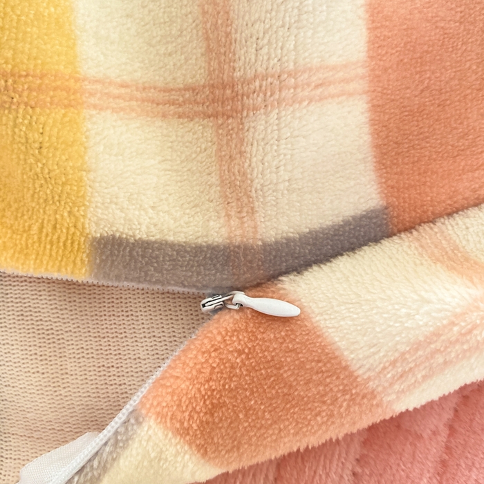 91家纺网 家纺一手货源 找家纺 富之航家纺 2025秋冬新款牛奶绒印花床盖四件套 小格熊