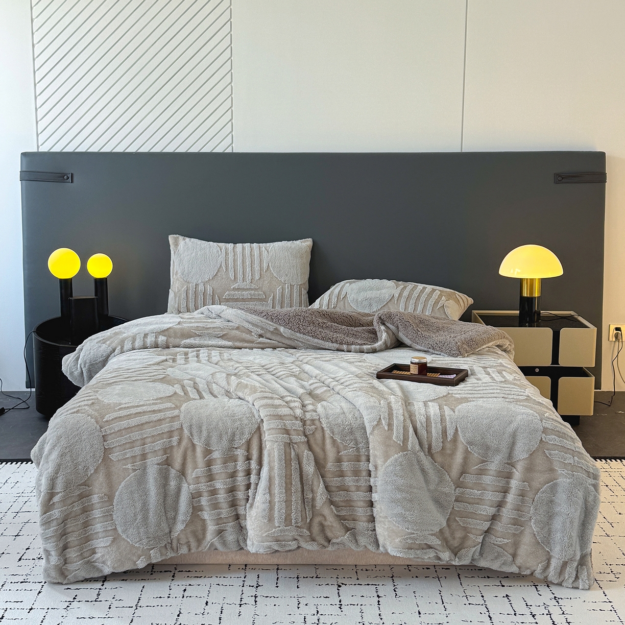 91家纺网 家纺一手货源 找家纺 枋梢家纺 2025新款亮丝兔毛绒兔毛提花北欧几何羊羔绒 双层加厚保暖盖毯 居家午睡保暖毯 几何-浅灰