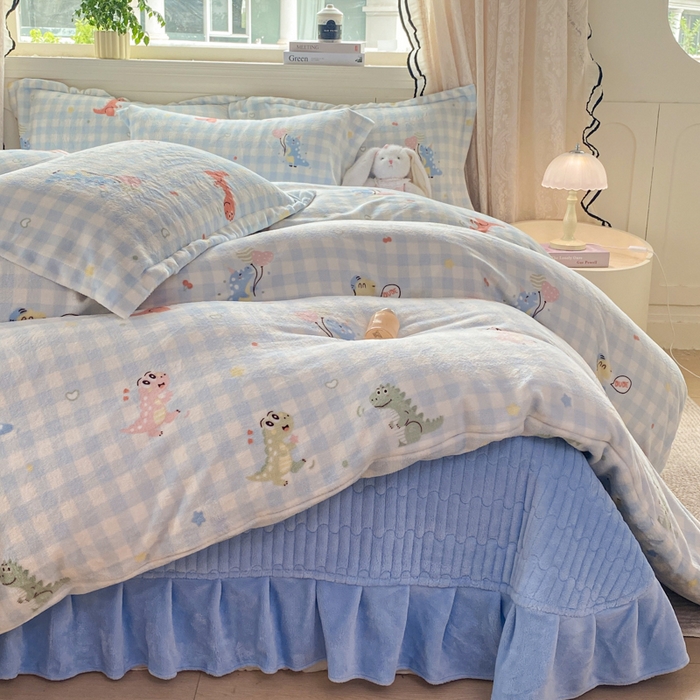 91家纺网 家纺一手货源 找家纺 富之航家纺 2025秋冬新款牛奶绒印花床盖四件套 欢乐恐龙