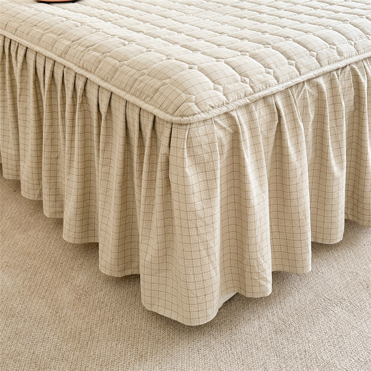 91家纺网 家纺一手货源 找家纺 十个点家纺 2025新款加厚磨毛木棉床裙三件套-格小格系列 格小格-金驼