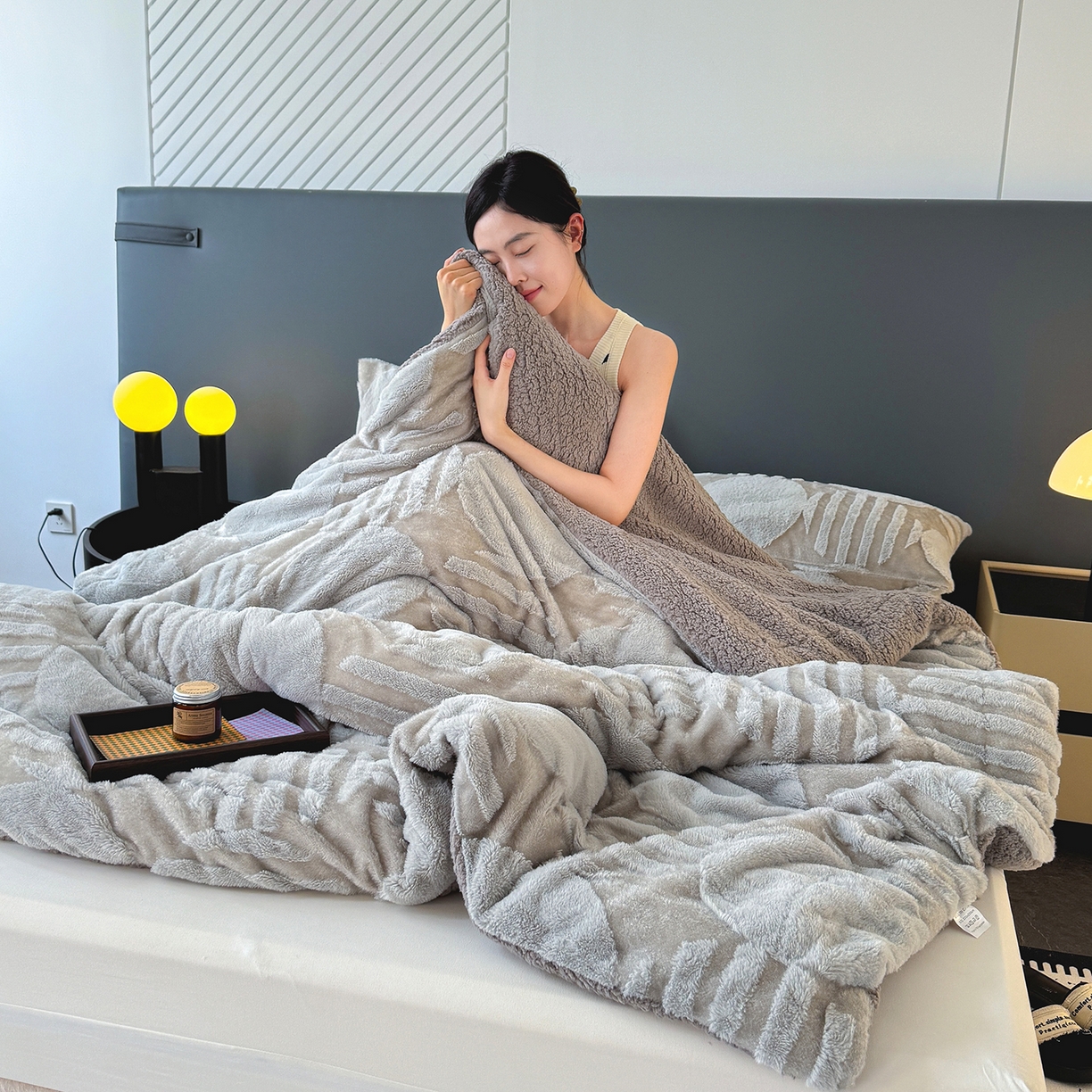 91家纺网 家纺一手货源 找家纺 枋梢家纺 2025新款亮丝兔毛绒兔毛提花北欧几何羊羔绒 双层加厚保暖盖毯 居家午睡保暖毯 几何-浅灰