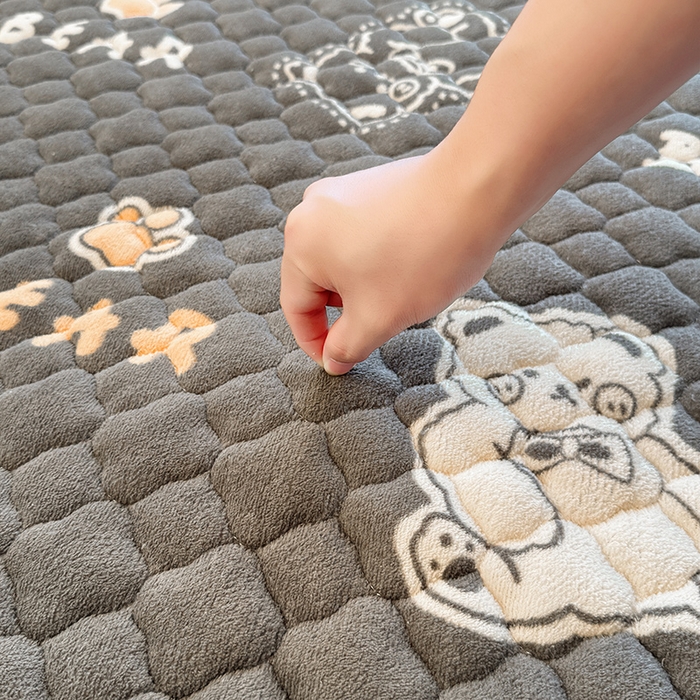 91家纺网 家纺一手货源 找家纺 喜居 2025新款高克重印花牛奶绒夹棉床褥床垫子褥子床护垫 嘟嘟熊