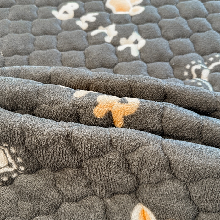 91家纺网 家纺一手货源 找家纺 喜居 2025新款高克重印花牛奶绒夹棉床褥床垫子褥子床护垫 嘟嘟熊