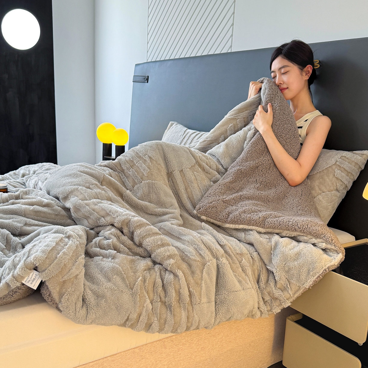 91家纺网 家纺一手货源 找家纺 枋梢家纺 2025新款亮丝兔毛绒兔毛提花北欧几何羊羔绒 双层加厚保暖盖毯 居家午睡保暖毯 几何-浅灰