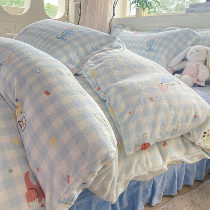 91家纺网 家纺一手货源 找家纺 富之航家纺 2025秋冬新款牛奶绒印花床盖四件套 欢乐恐龙