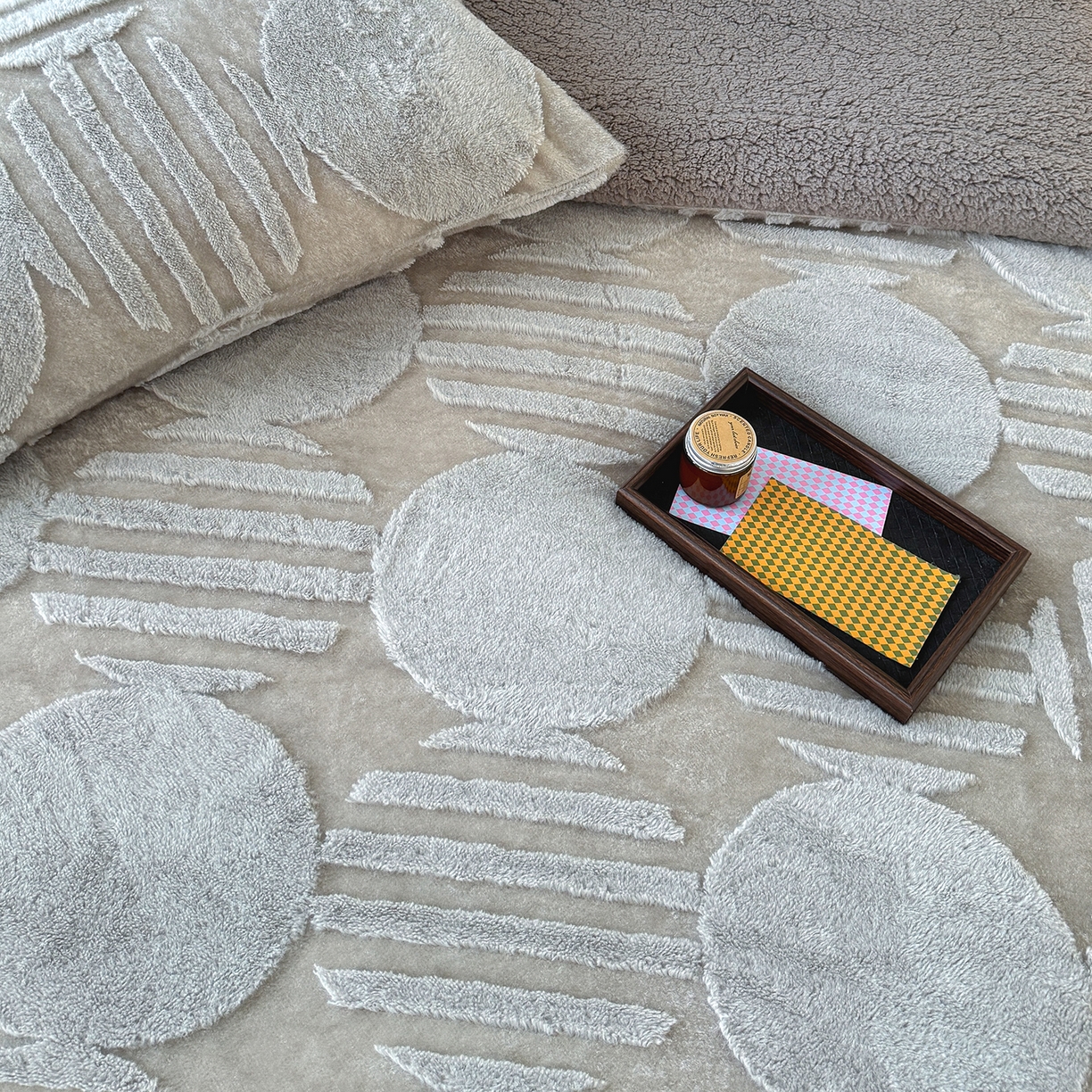 91家纺网 家纺一手货源 找家纺 枋梢家纺 2025新款亮丝兔毛绒兔毛提花北欧几何羊羔绒 双层加厚保暖盖毯 居家午睡保暖毯 几何-浅灰