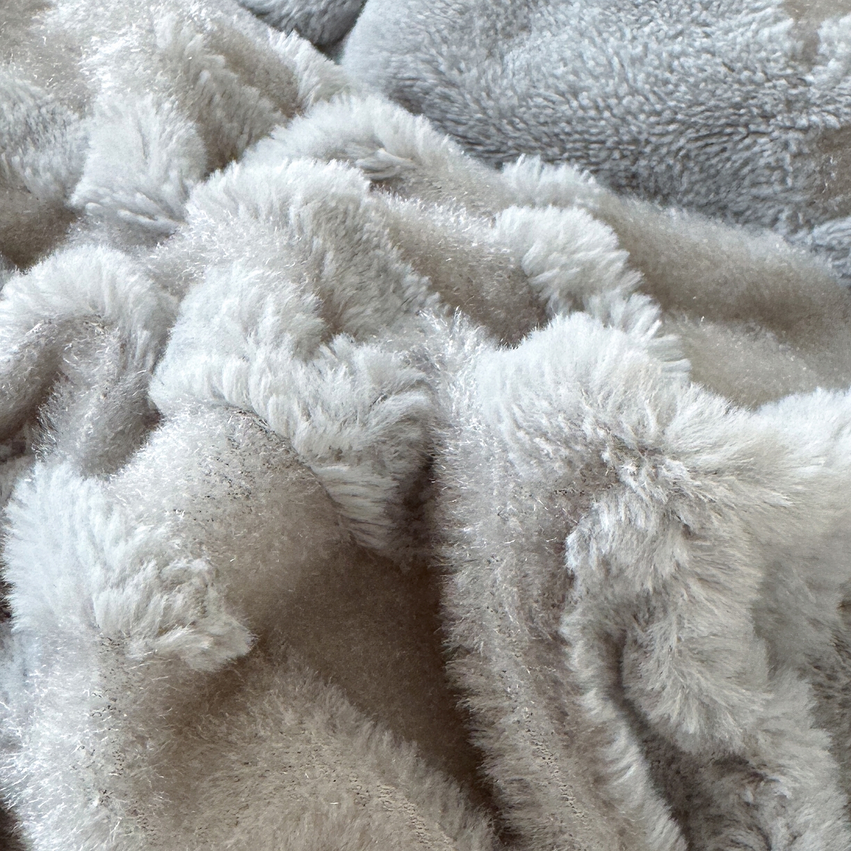 91家纺网 家纺一手货源 找家纺 枋梢家纺 2025新款亮丝兔毛绒兔毛提花北欧几何羊羔绒 双层加厚保暖盖毯 居家午睡保暖毯 几何-浅灰