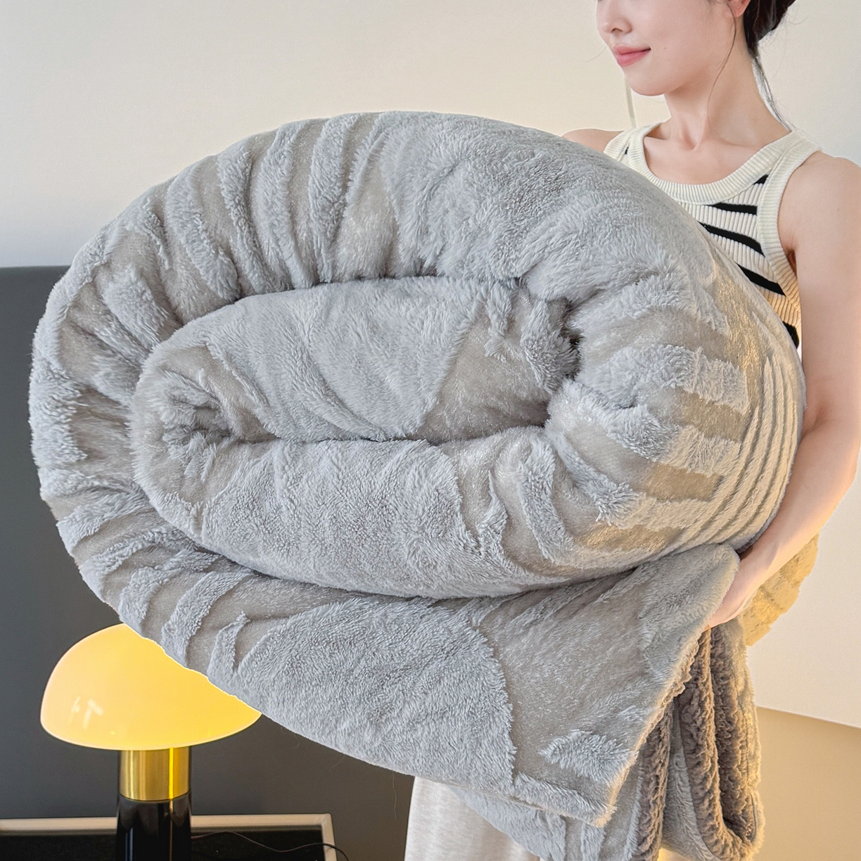 91家纺网 家纺一手货源 找家纺 枋梢家纺 2025新款亮丝兔毛绒兔毛提花北欧几何羊羔绒 双层加厚保暖盖毯 居家午睡保暖毯 几何-浅灰