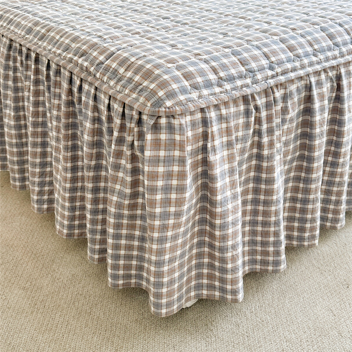 91家纺网 家纺一手货源 找家纺 十个点家纺 2025新款加厚磨毛木棉床裙三件套-格小格系列 格小格-咖