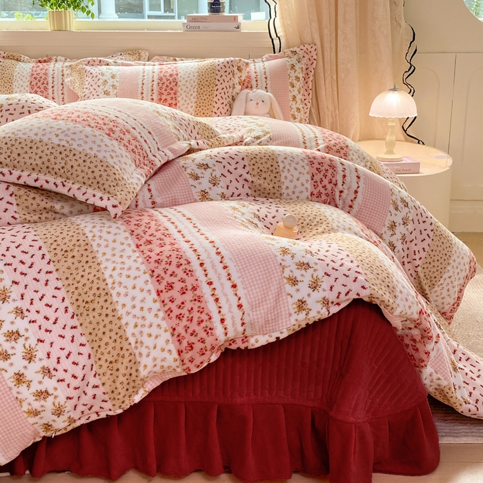 91家纺网 家纺一手货源 找家纺 富之航家纺 2025秋冬新款牛奶绒印花床盖四件套 花栖礼