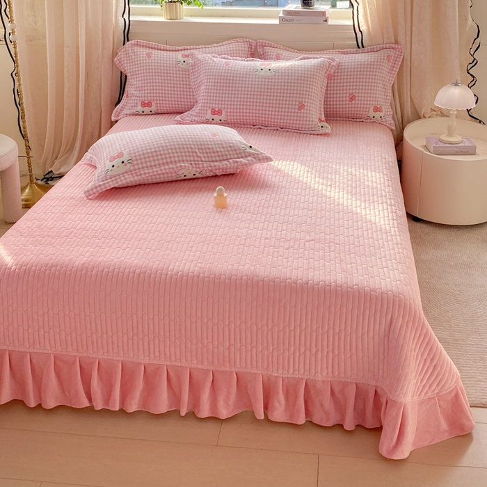 91家纺网 家纺一手货源 找家纺 富之航家纺 2025秋冬新款牛奶绒印花床盖四件套 幸运猫咪