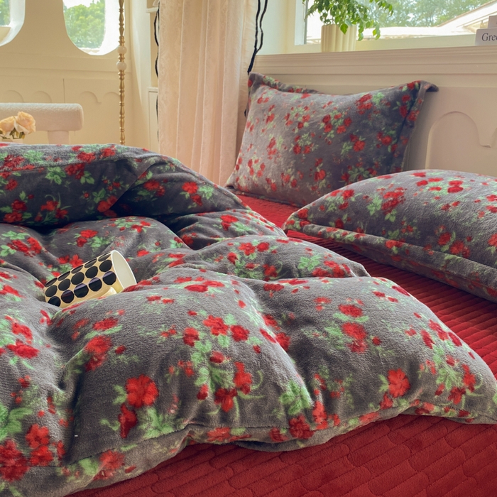 91家纺网 家纺一手货源 找家纺 富之航家纺 2025秋冬新款牛奶绒印花床盖四件套 花妖