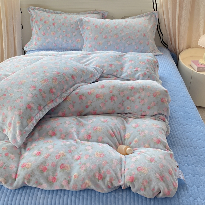 91家纺网 家纺一手货源 找家纺 富之航家纺 2025秋冬新款牛奶绒印花床盖四件套 花间梦