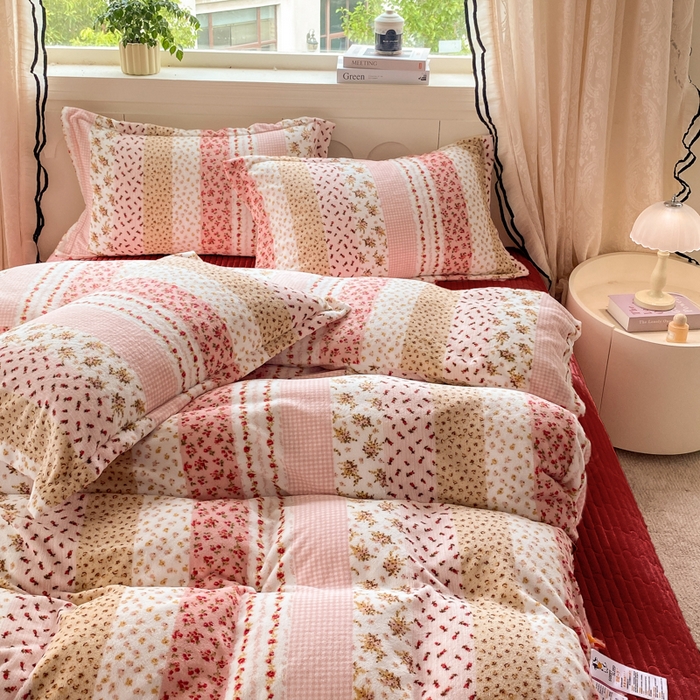 91家纺网 家纺一手货源 找家纺 富之航家纺 2025秋冬新款牛奶绒印花床盖四件套 花栖礼