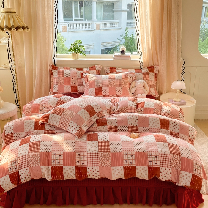 91家纺网 家纺一手货源 找家纺 富之航家纺 2025秋冬新款牛奶绒印花床盖四件套 幸运时光