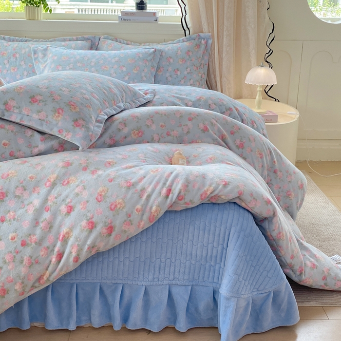 91家纺网 家纺一手货源 找家纺 富之航家纺 2025秋冬新款牛奶绒印花床盖四件套 花间梦