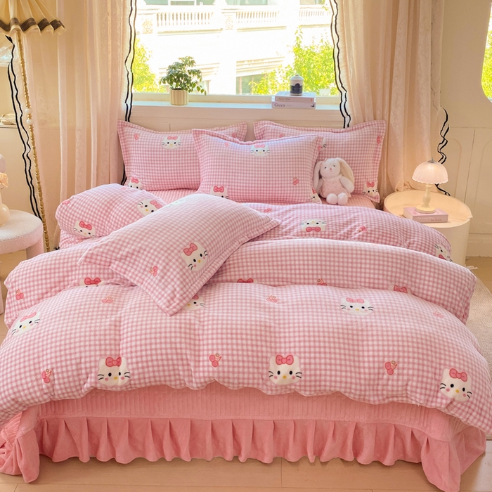 91家纺网 家纺一手货源 找家纺 富之航家纺 2025秋冬新款牛奶绒印花床盖四件套 幸运猫咪