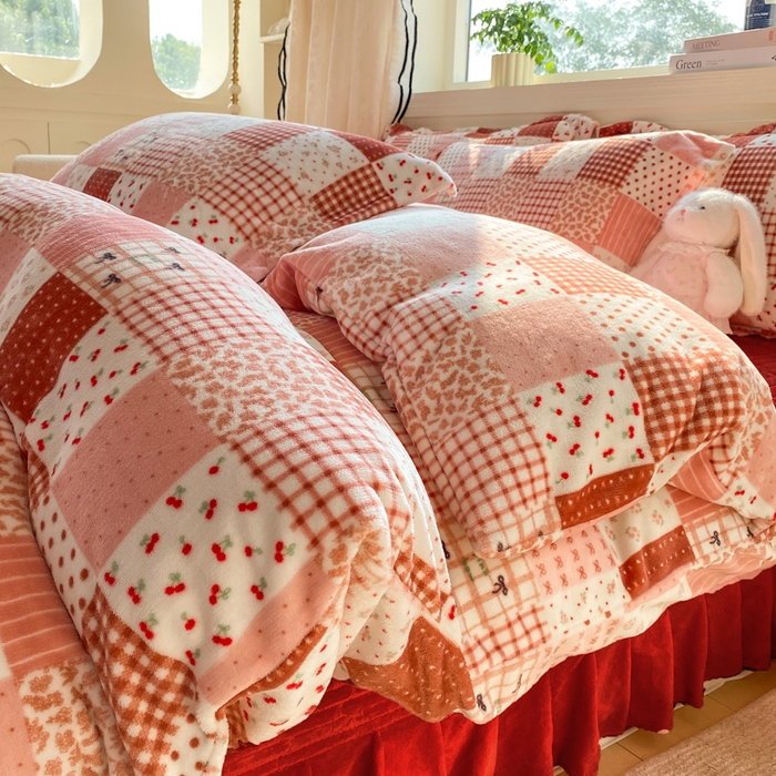 91家纺网 家纺一手货源 找家纺 富之航家纺 2025秋冬新款牛奶绒印花床盖四件套 幸运时光