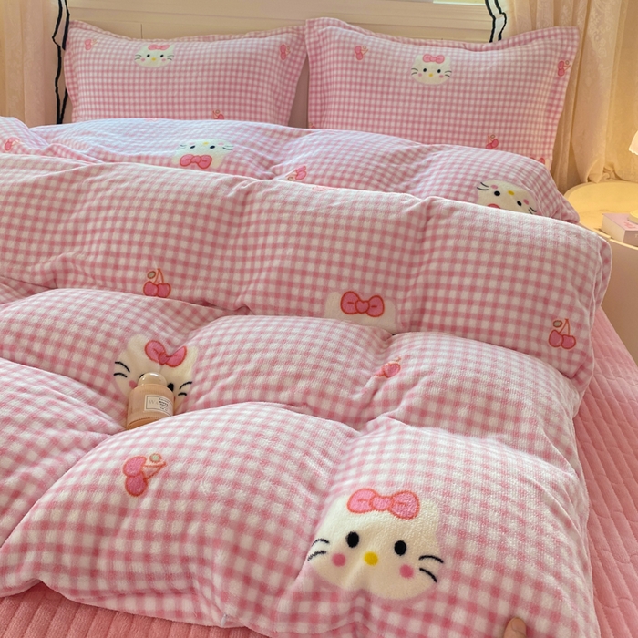 91家纺网 家纺一手货源 找家纺 富之航家纺 2025秋冬新款牛奶绒印花床盖四件套 幸运猫咪