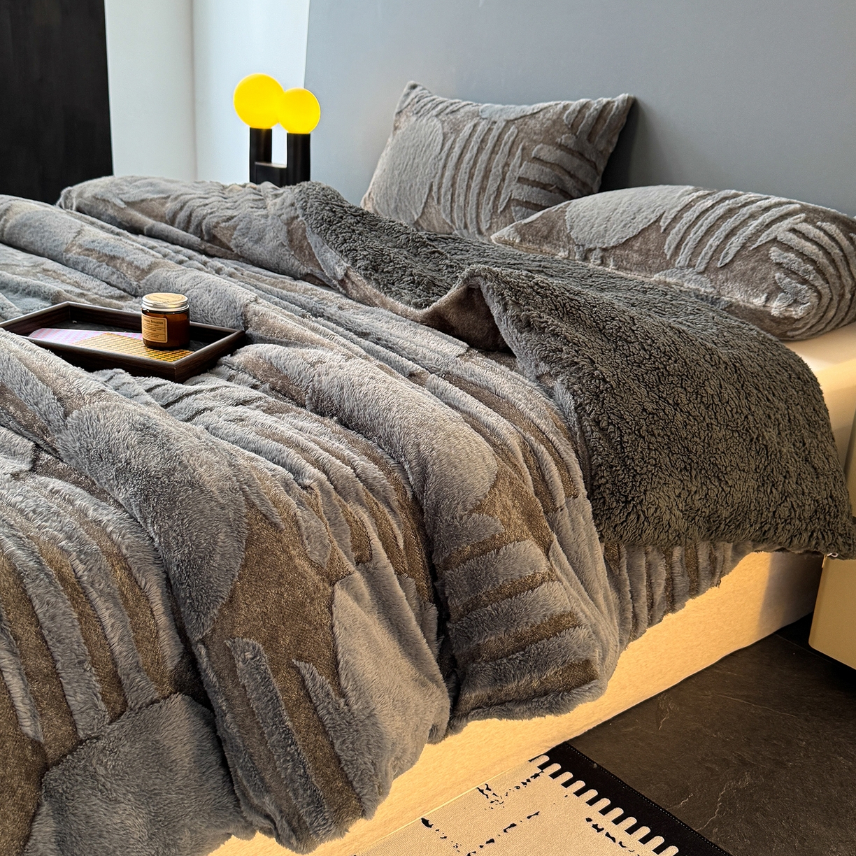 91家纺网 家纺一手货源 找家纺 枋梢家纺 2025新款亮丝兔毛绒兔毛提花北欧几何羊羔绒 双层加厚保暖盖毯 居家午睡保暖毯 几何-深灰