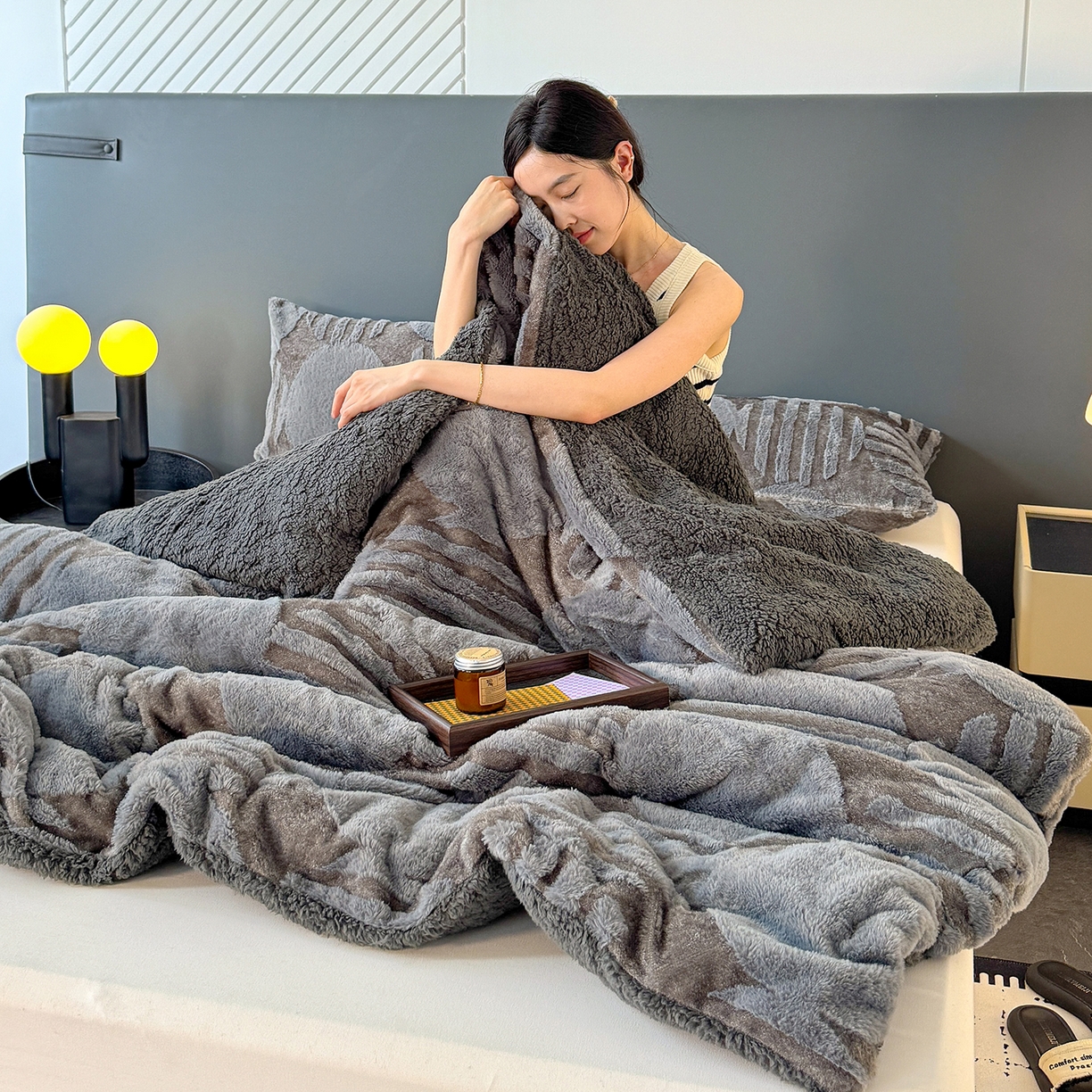 91家纺网 家纺一手货源 找家纺 枋梢家纺 2025新款亮丝兔毛绒兔毛提花北欧几何羊羔绒 双层加厚保暖盖毯 居家午睡保暖毯 几何-深灰