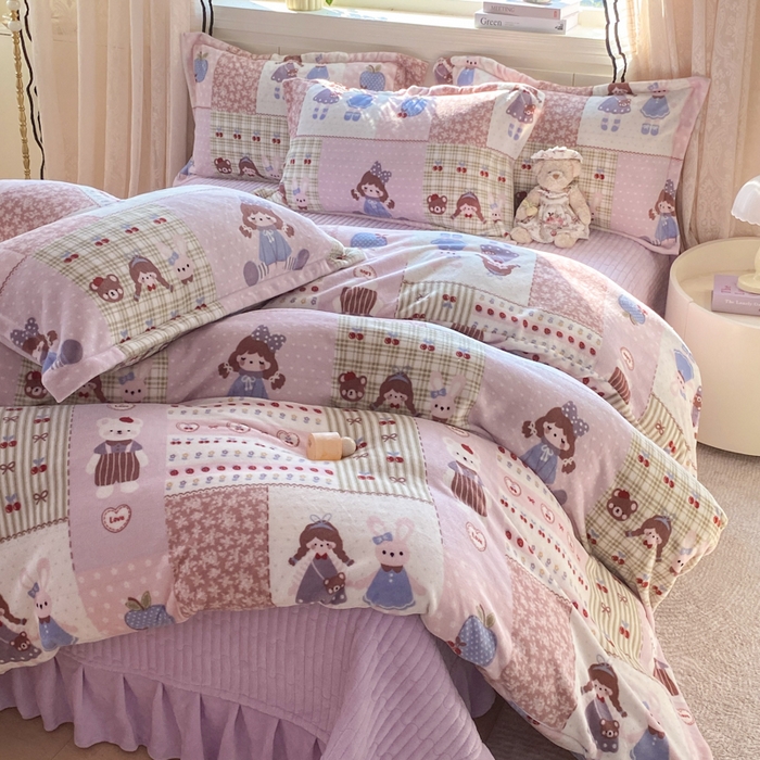 91家纺网 家纺一手货源 找家纺 富之航家纺 2025秋冬新款牛奶绒印花床盖四件套 快乐小女孩