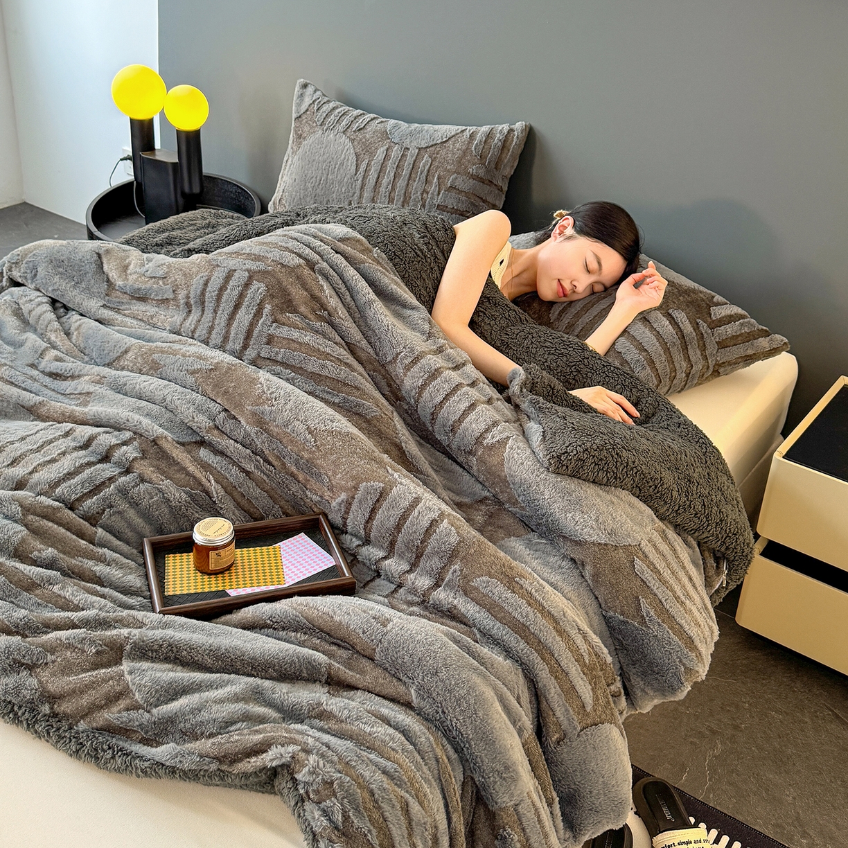 91家纺网 家纺一手货源 找家纺 枋梢家纺 2025新款亮丝兔毛绒兔毛提花北欧几何羊羔绒 双层加厚保暖盖毯 居家午睡保暖毯 几何-深灰