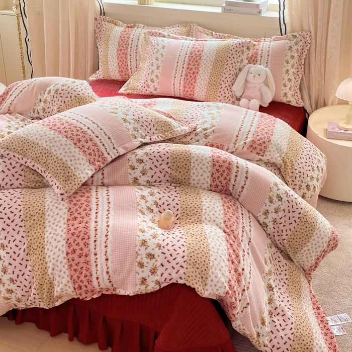 91家纺网 家纺一手货源 找家纺 富之航家纺 2025秋冬新款牛奶绒印花床盖四件套 花栖礼