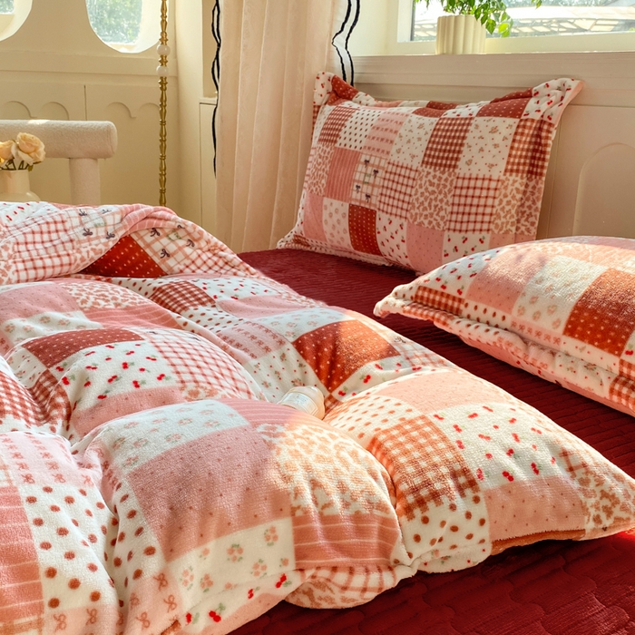 91家纺网 家纺一手货源 找家纺 富之航家纺 2025秋冬新款牛奶绒印花床盖四件套 幸运时光