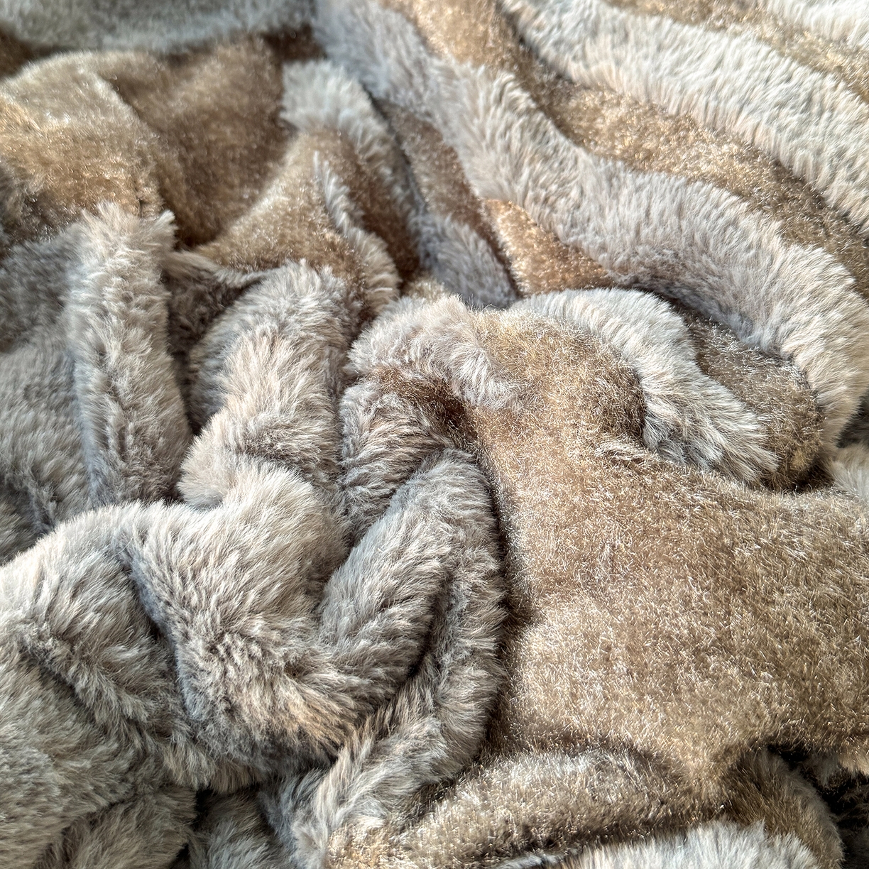 91家纺网 家纺一手货源 找家纺 枋梢家纺 2025新款亮丝兔毛绒兔毛提花北欧几何羊羔绒 双层加厚保暖盖毯 居家午睡保暖毯 几何-深灰