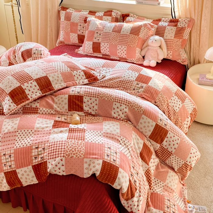 91家纺网 家纺一手货源 找家纺 富之航家纺 2025秋冬新款牛奶绒印花床盖四件套 幸运时光