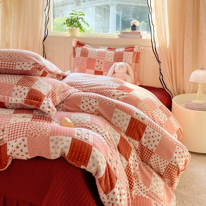 91家纺网 家纺一手货源 找家纺 富之航家纺 2025秋冬新款牛奶绒印花床盖四件套 幸运时光