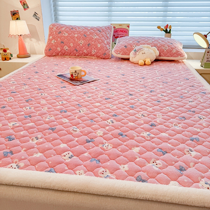 91家纺网 家纺一手货源 找家纺 喜居 2025新款高克重印花牛奶绒夹棉床褥床垫子褥子床护垫 粉粉兔