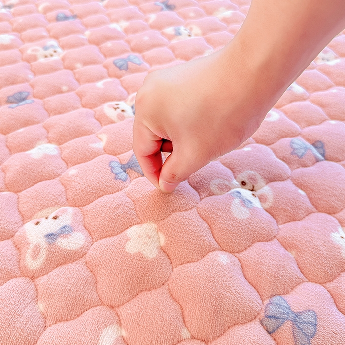 91家纺网 家纺一手货源 找家纺 喜居 2025新款高克重印花牛奶绒夹棉床褥床垫子褥子床护垫 粉粉兔