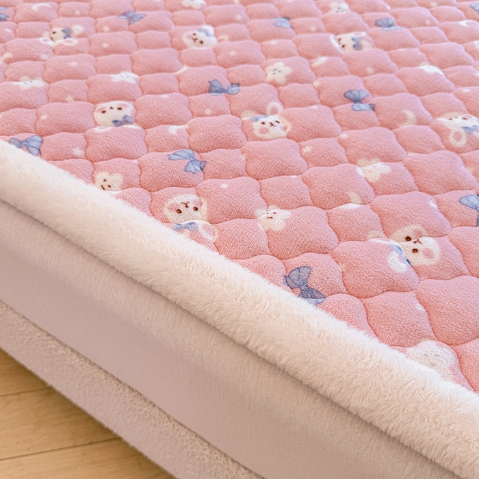 91家纺网 家纺一手货源 找家纺 喜居 2025新款高克重印花牛奶绒夹棉床褥床垫子褥子床护垫 粉粉兔