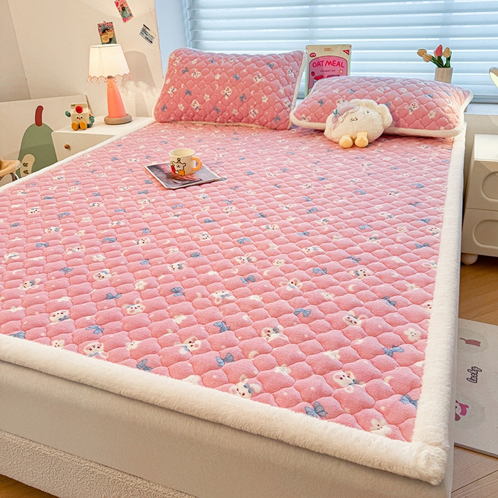 91家纺网 家纺一手货源 找家纺 喜居 2025新款高克重印花牛奶绒夹棉床褥床垫子褥子床护垫 粉粉兔