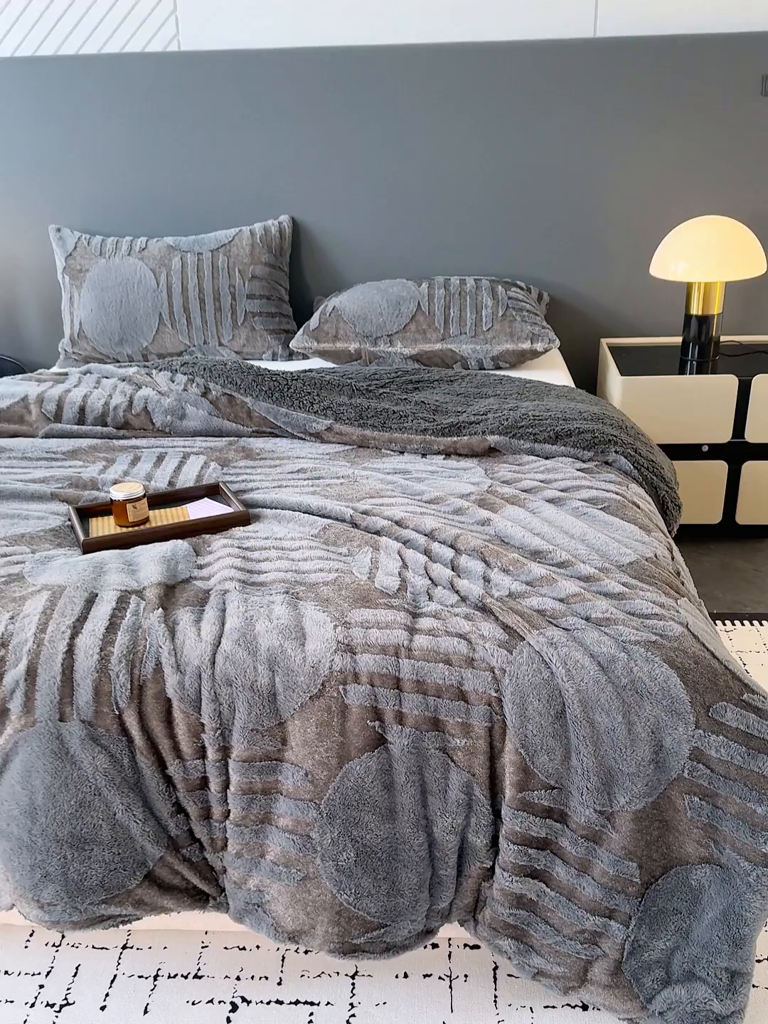 91家纺网 家纺一手货源 找家纺 枋梢家纺 2025新款亮丝兔毛绒兔毛提花北欧几何羊羔绒 双层加厚保暖盖毯 居家午睡保暖毯 几何-深灰