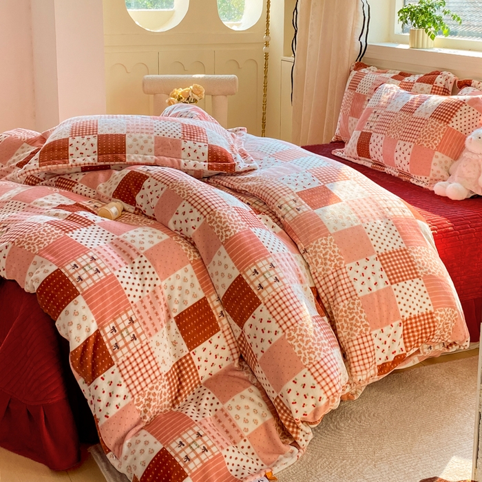 91家纺网 家纺一手货源 找家纺 富之航家纺 2025秋冬新款牛奶绒印花床盖四件套 幸运时光