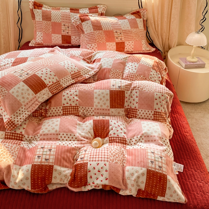 91家纺网 家纺一手货源 找家纺 富之航家纺 2025秋冬新款牛奶绒印花床盖四件套 幸运时光