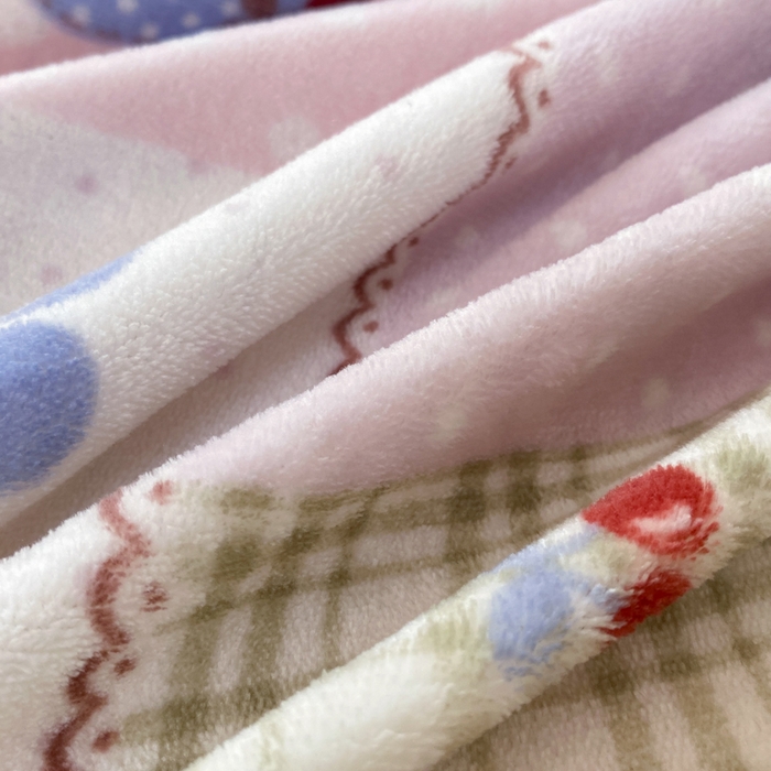 91家纺网 家纺一手货源 找家纺 富之航家纺 2025秋冬新款牛奶绒印花床盖四件套 快乐小女孩