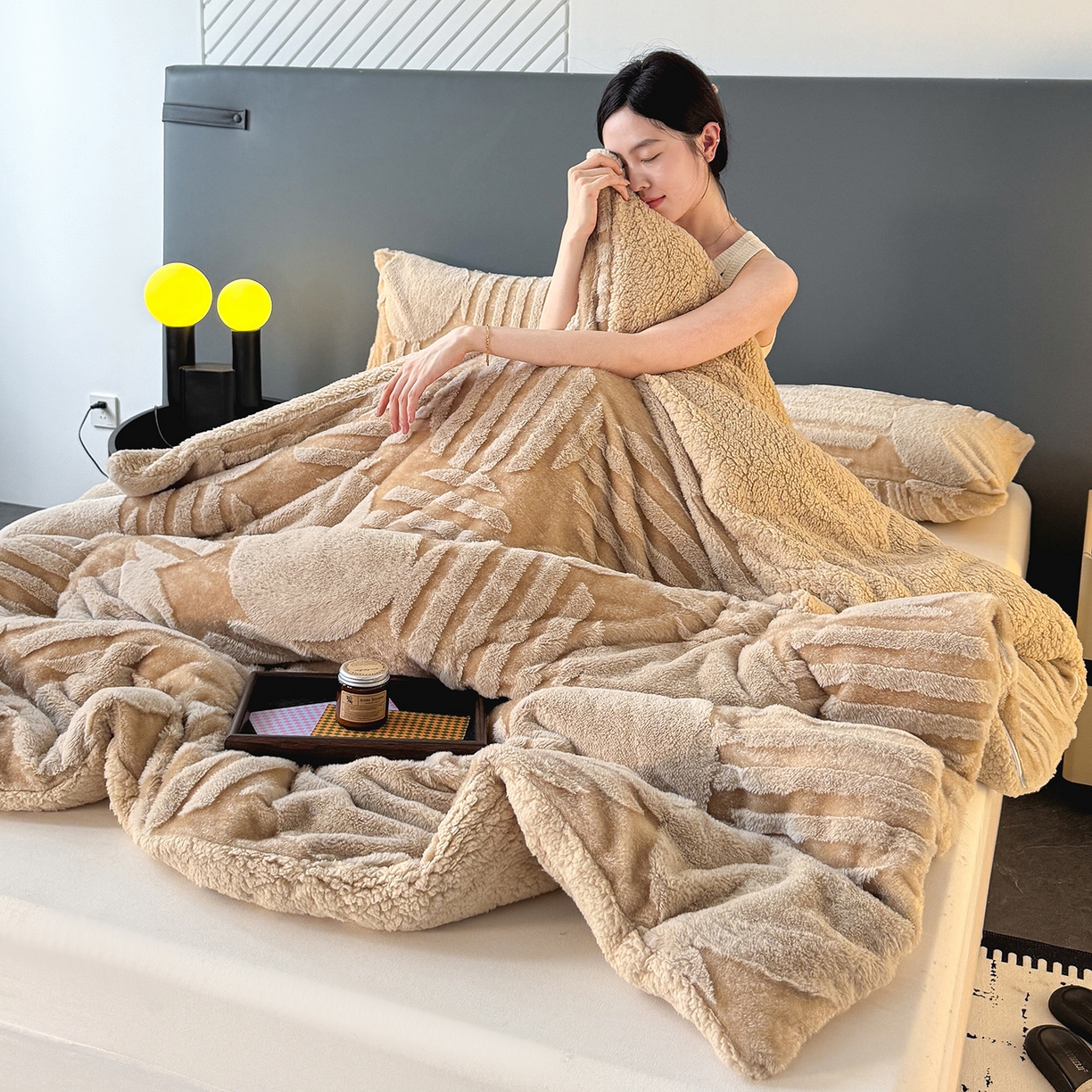 91家纺网 家纺一手货源 找家纺 枋梢家纺 2025新款亮丝兔毛绒兔毛提花北欧几何羊羔绒 双层加厚保暖盖毯 居家午睡保暖毯 几何-驼色