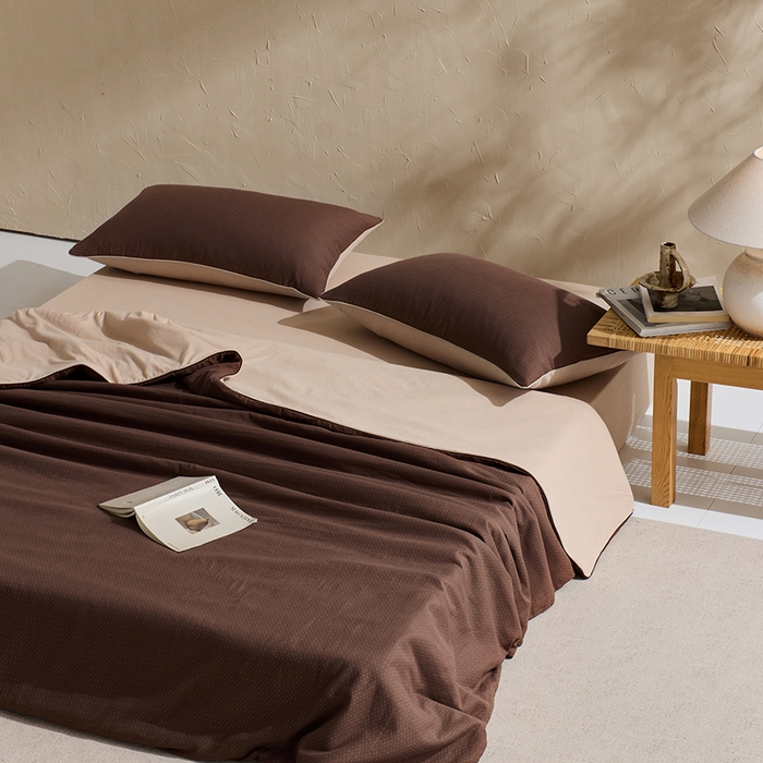 91家纺网 家纺一手货源 找家纺 LADYCOCO可可家居 2025新款针织+梭织夹棉四件套-滚绳款 双层纱 印花咖色