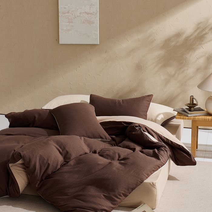 91家纺网 家纺一手货源 找家纺 LADYCOCO可可家居 2025新款针织+梭织夹棉四件套-滚绳款 双层纱 印花咖色